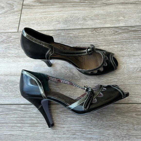 Bobbi Blu Strappy Shiny Leather Peep Toe Pumps - Picture 3 of 15